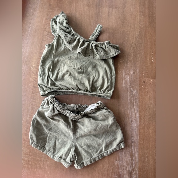 Old Navy Matching Set in Forest Green One Shoulder Eyelet Trim Top Size 3T - Picture 4 of 5